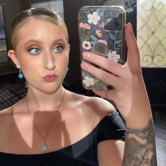 Meet your Posher, Karissa - Picture 1 of 1